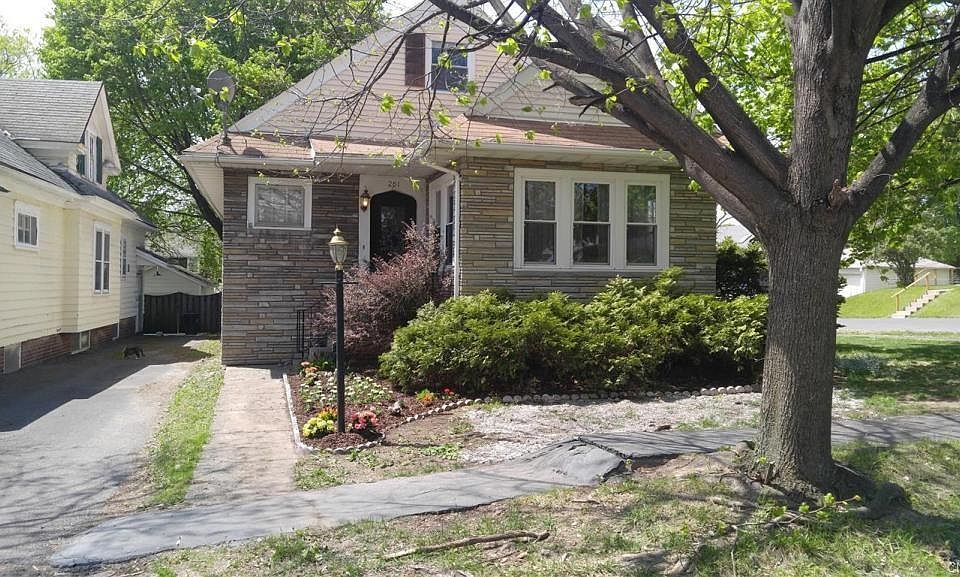 1st image of 261 Woodruff Ave