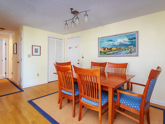 4th image of 407 Ocean Blvd Unit A2