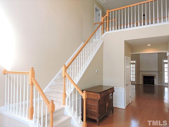 3rd image of 6 Thorn Brook Ct