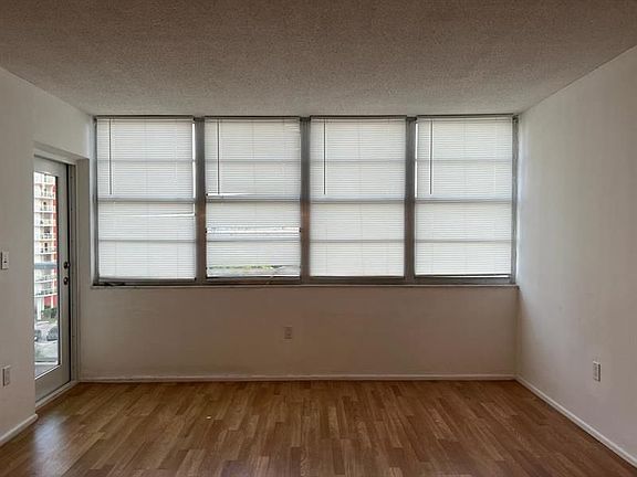 5th image of 1301 Miami Gardens Dr APT 611W