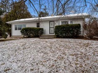 7021 Forest Hills Rd, Loves Park, IL 61111