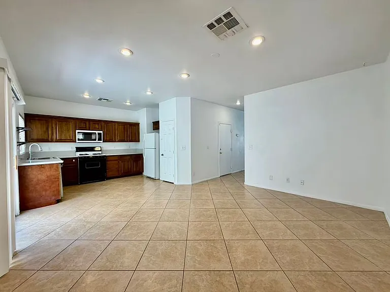 884 Blue Rosalie Pl — Photo 5