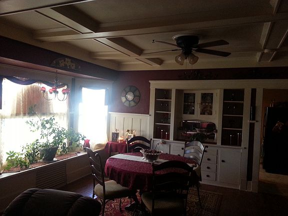 Built-in china cabinet in DR