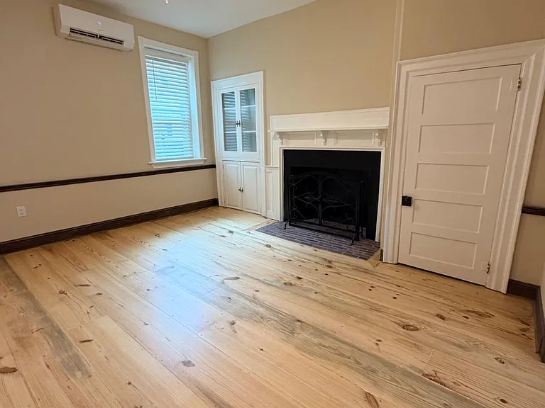 121 E Union St — Photo 3