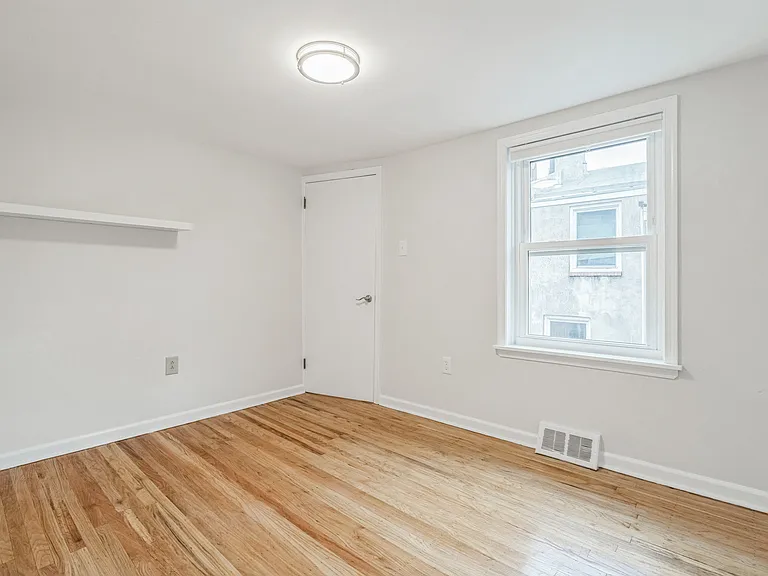 1532 Naudain St — Photo 10