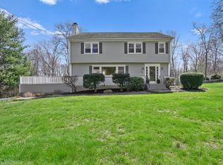 22 Mohawk Dr, Easton, CT 06612