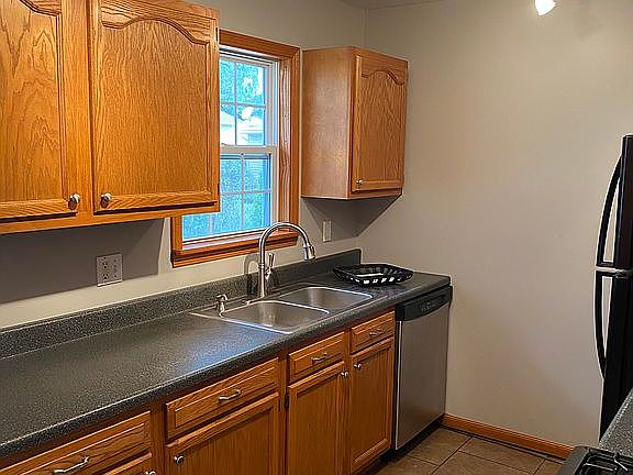 5th image of 906 East Dr