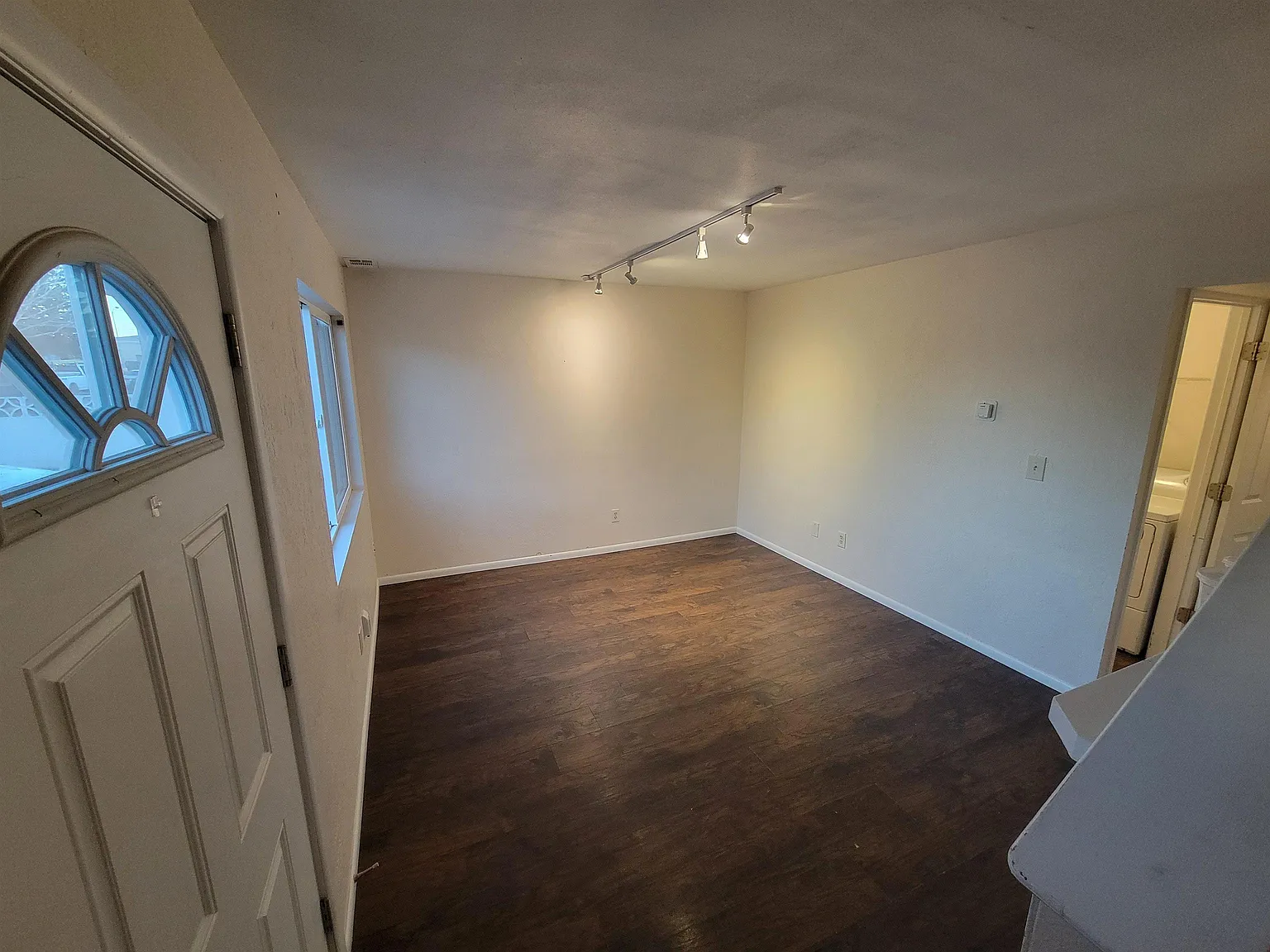 3 bed, 1.5 bath, 1164 sqft, $1,200 — Photo 3