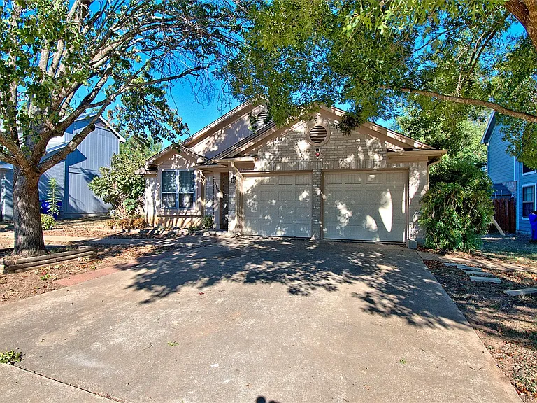 1105 Forest Oaks Path — Photo 3