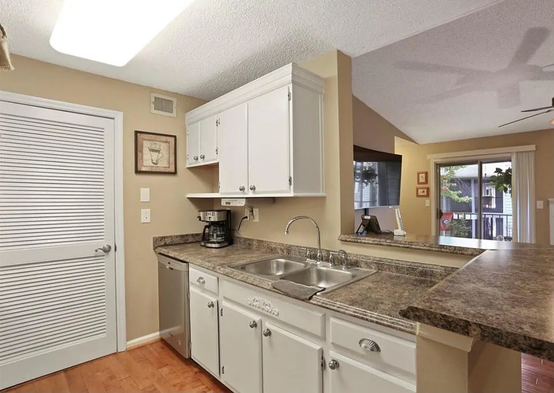 Granville Ct, Sandy Springs — Photo 1