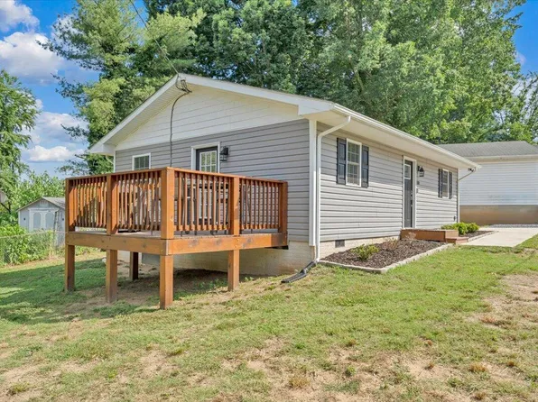 1101 Gearhart Rd SE, Roanoke, VA 24014
