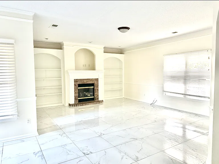 10505 Hawk Inlet Dr — Photo 2