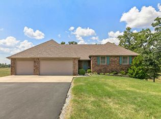1415 W Shelvin Rock Rd, Nixa, MO 65714