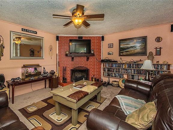 3rd image of 1502 Frio Ln