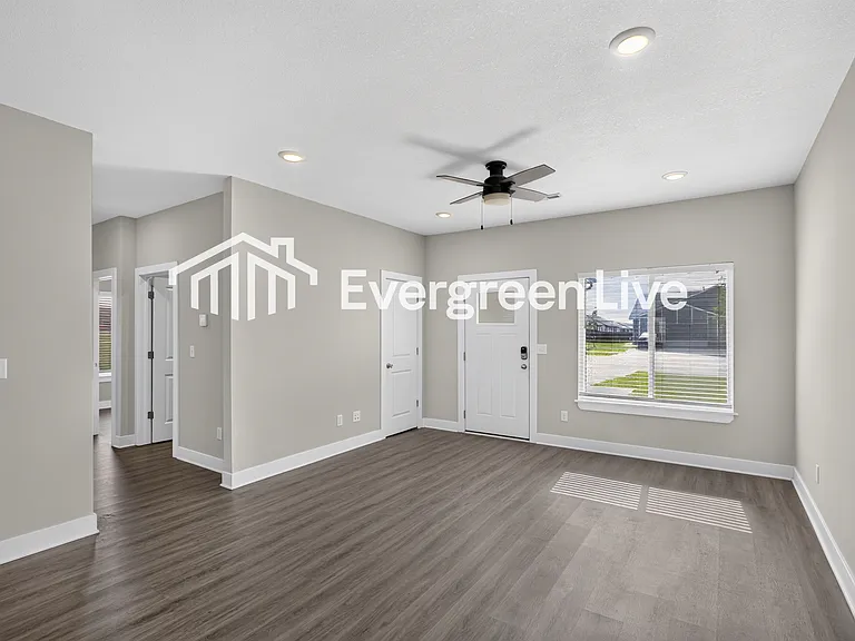 5247 N Cypress St — Photo 4