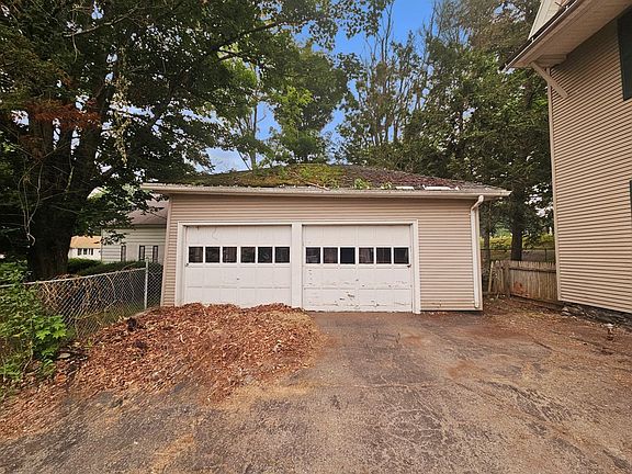 4th image of 8-10 Aspen St