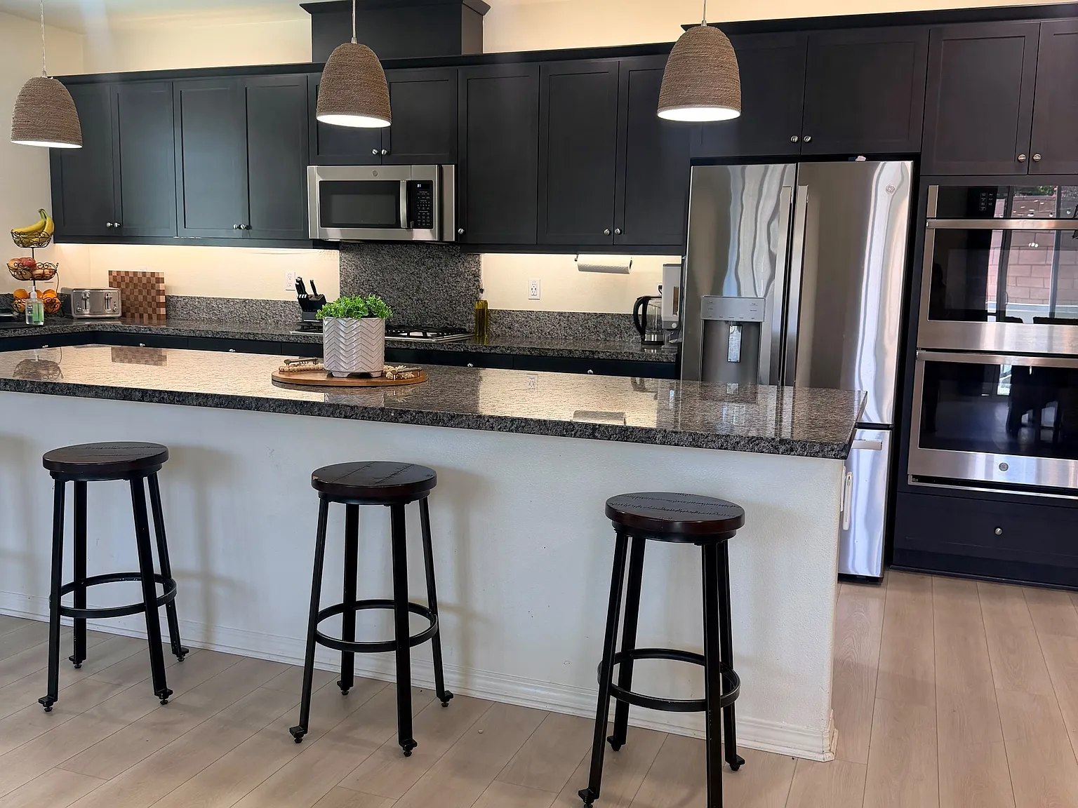 4 bed, 2040 sqft, $3,500 — Photo 4