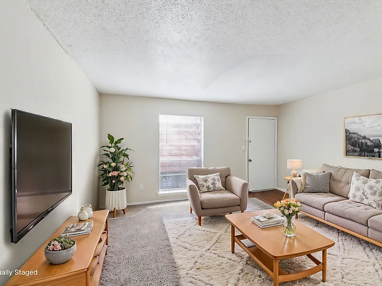 Bear Creek Apartments — Photo 9