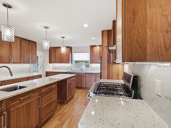 5th image of 24 Fairfield St