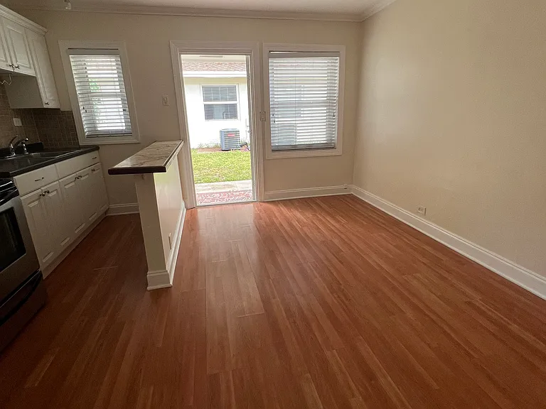 1333 NE 5th Ter #9 — Photo 3