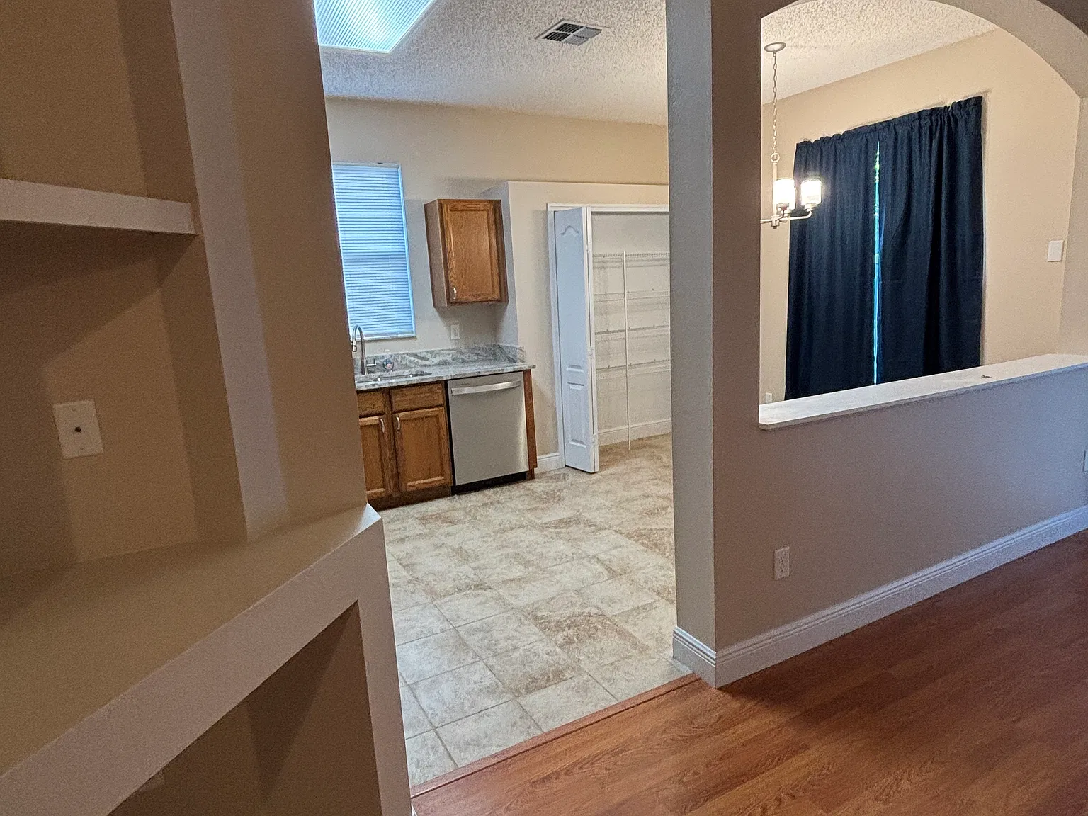 3 bed, 1321 sqft, $2,500 — Photo 2