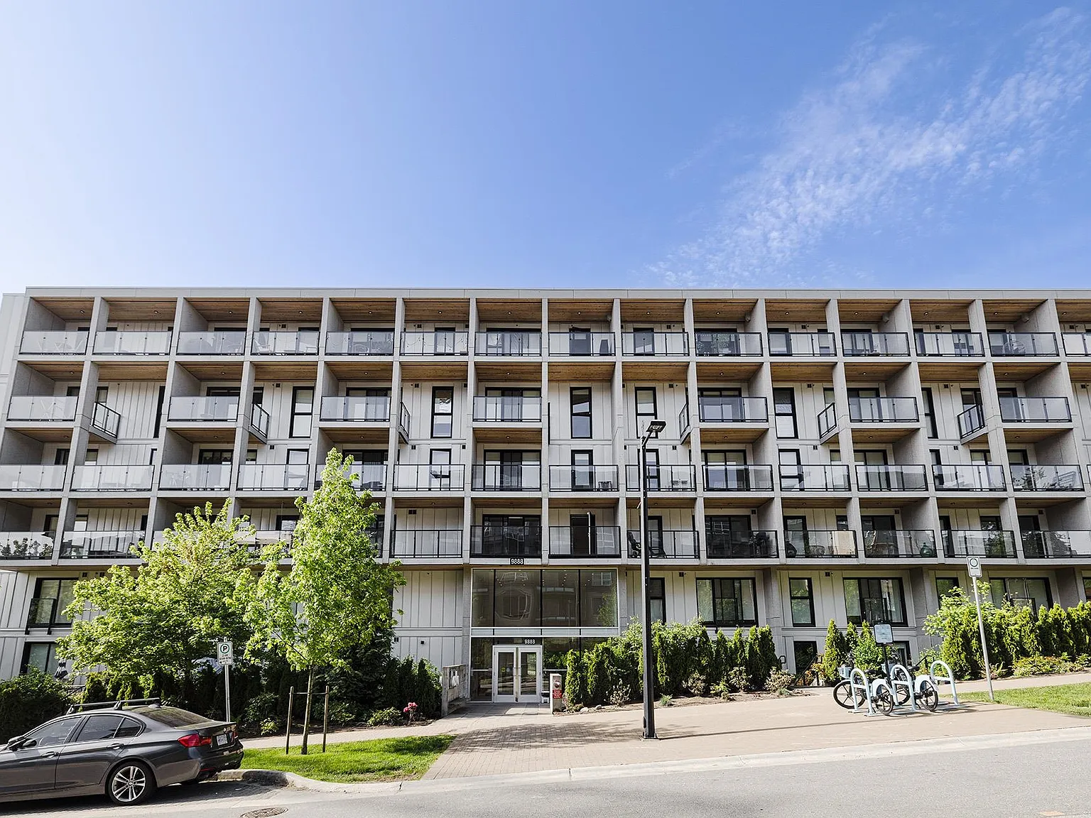 9888 University Cres — Photo 2