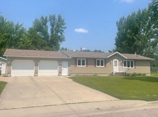 111 Apple Tree Ct, Thief River Falls, MN 56701