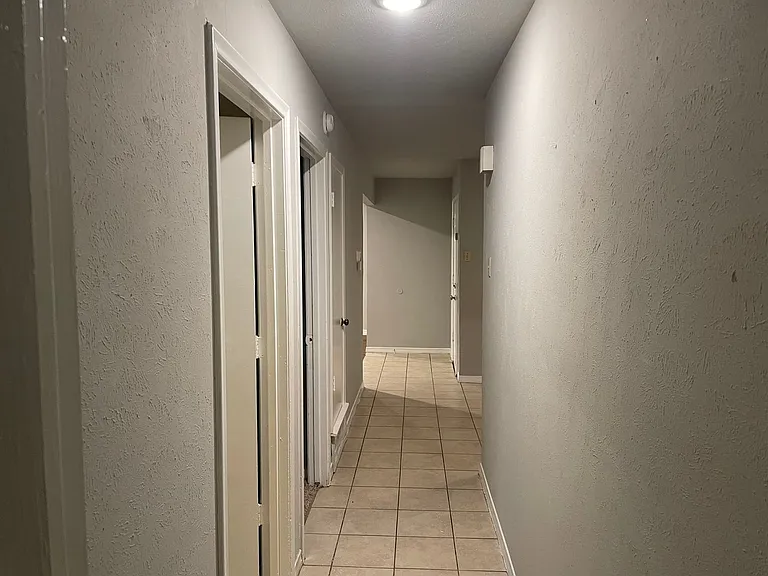 930-932 Lindy Ct — Photo 10