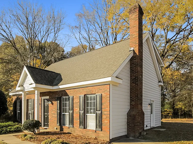 5013 Farmview Dr — Photo 2