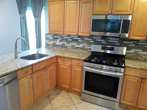 5th image of 2324 Holly Hill Rd