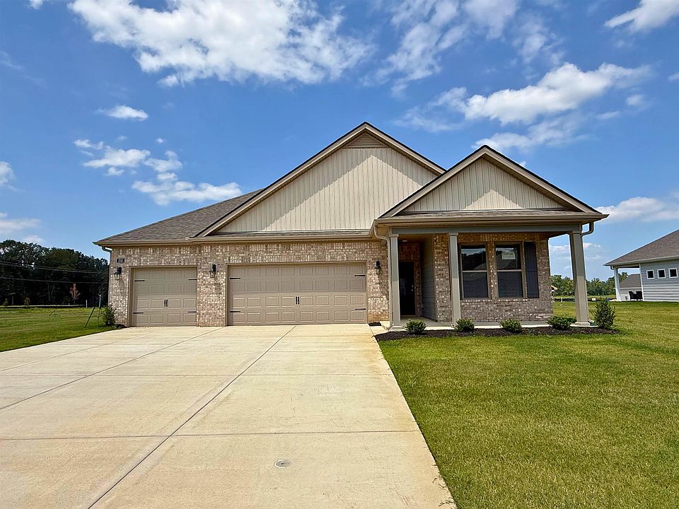 1st image of 250 Oak Hollow Dr