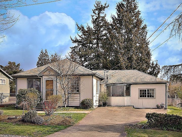 Visit listing web site for more pictures