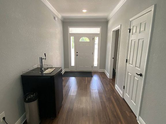 2nd image of 607 W Belmont St