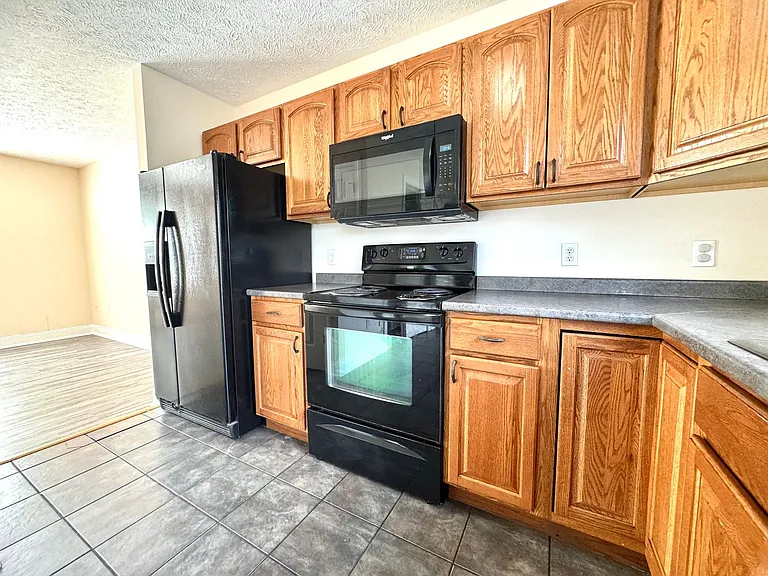 1045 Oak Tree Blvd NW — Photo 6