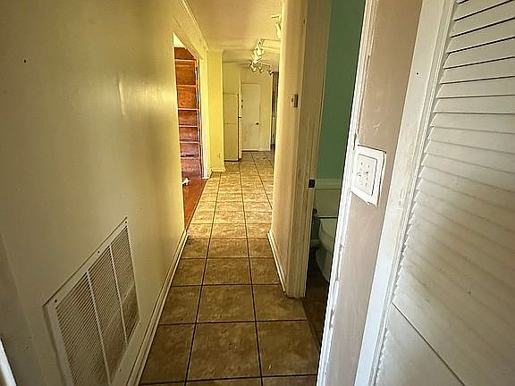 5th image of 1040 Bell Dr