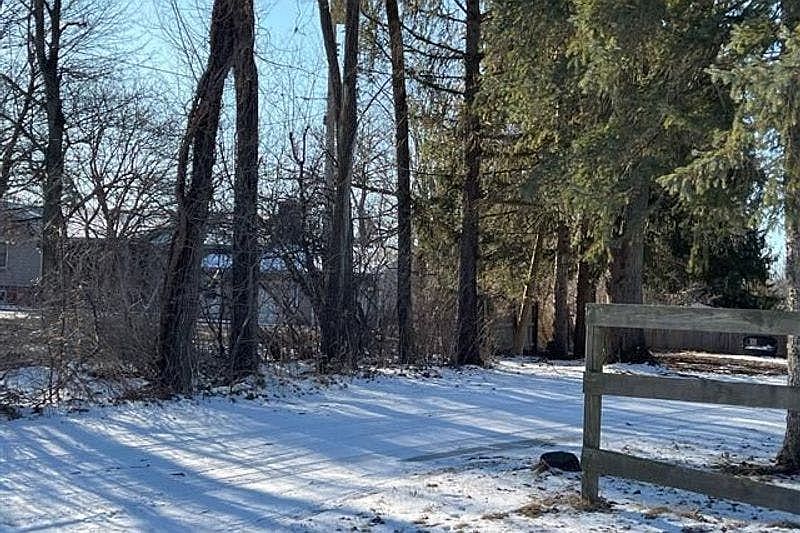 1st image of 8710 Brookville Rd