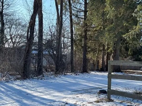 8710 Brookville Rd, Plymouth, MI 48170