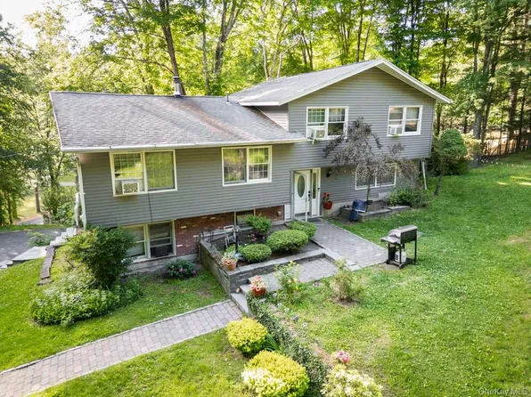 14 Englewood Terrace, Mahopac, NY 10541