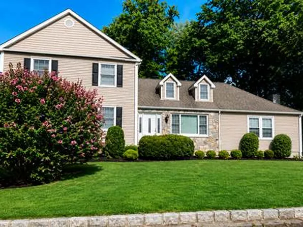 56 Maitland Rd, Stamford, CT 06906