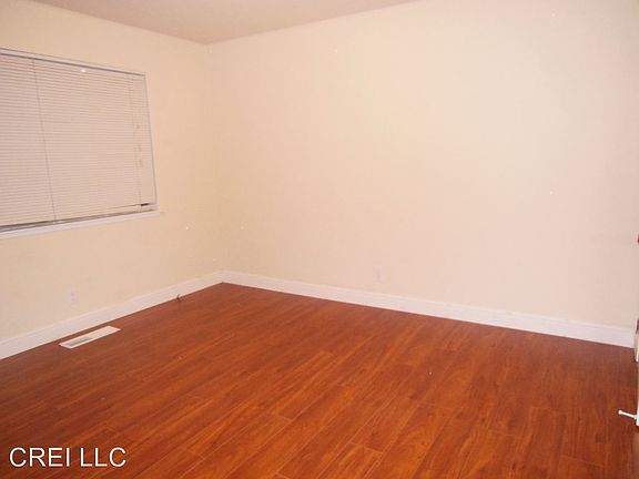 5th image of 230 Roosevelt Ave APT 1