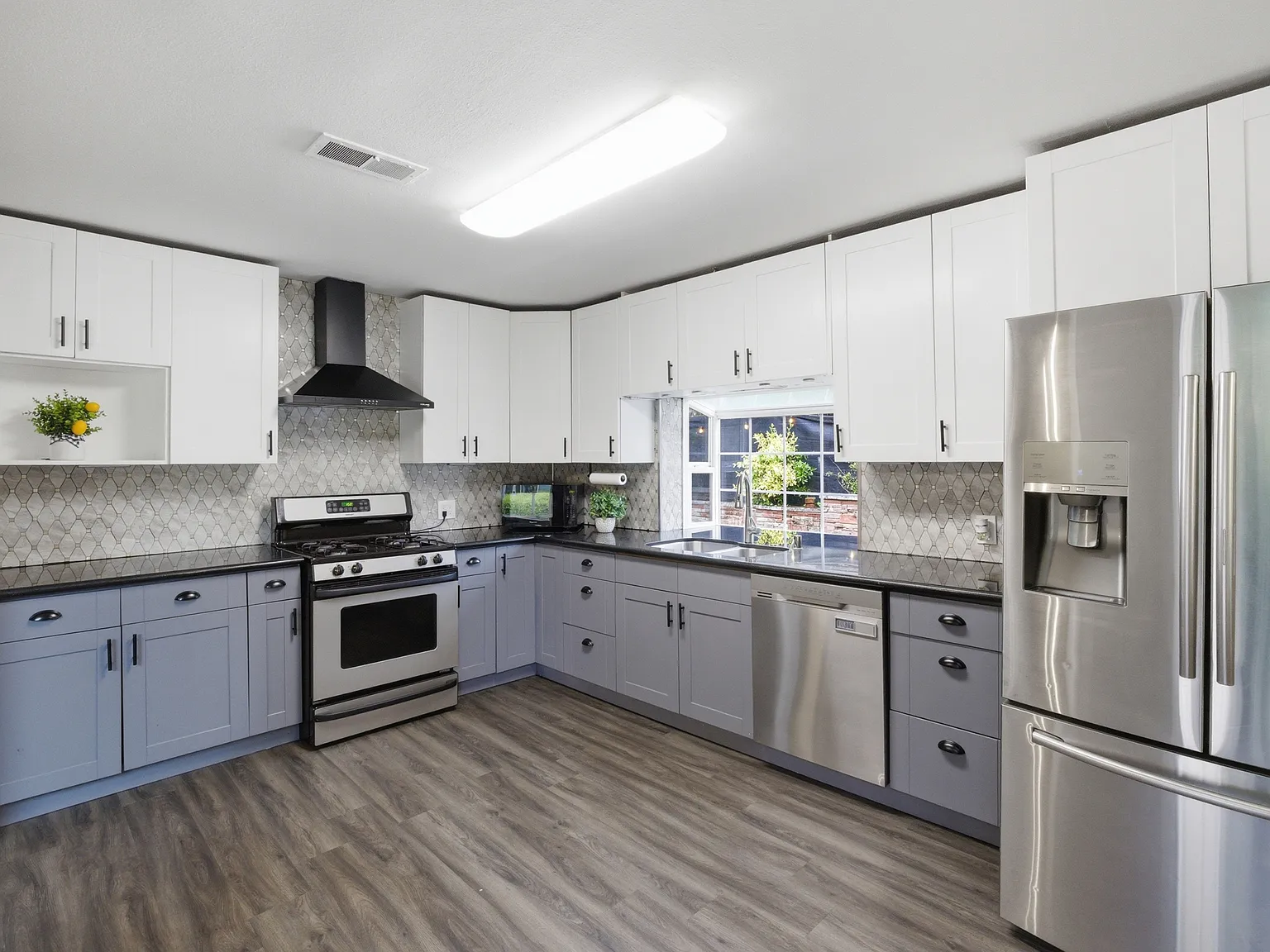 3 bed, 2628 sqft, $4,000 — Photo 2