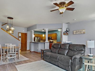 981 Augusta Drive UNIT 11, Oregon, WI, 53575