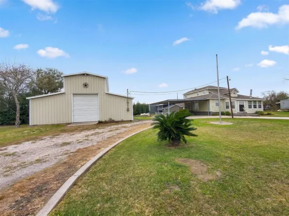 542 16th St, San Leon, TX 77539