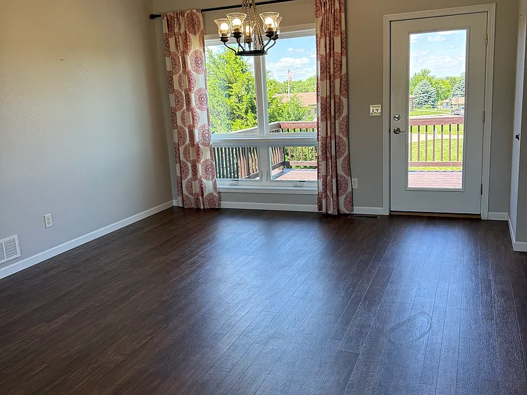 328 Wolf Ave — Photo 8