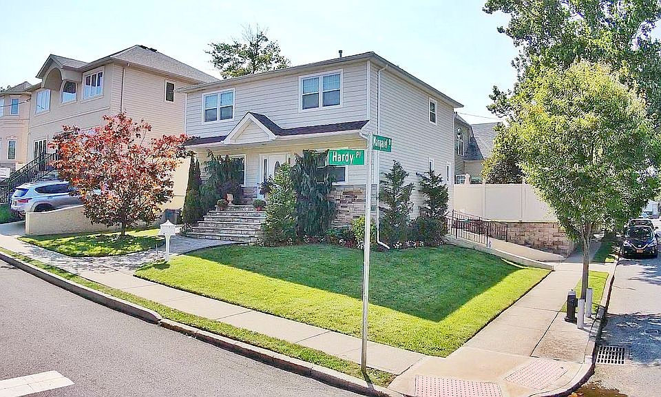 1st image of 18 Hardy Pl