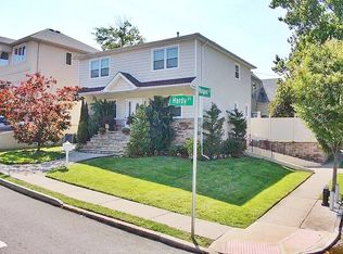 18 Hardy Pl, Staten Island, NY 10308