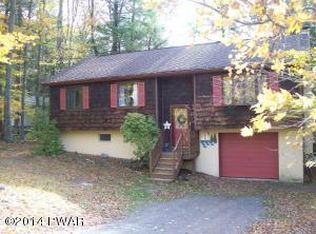 30 Wallenpaupack Dr, Lake Ariel, PA 18436