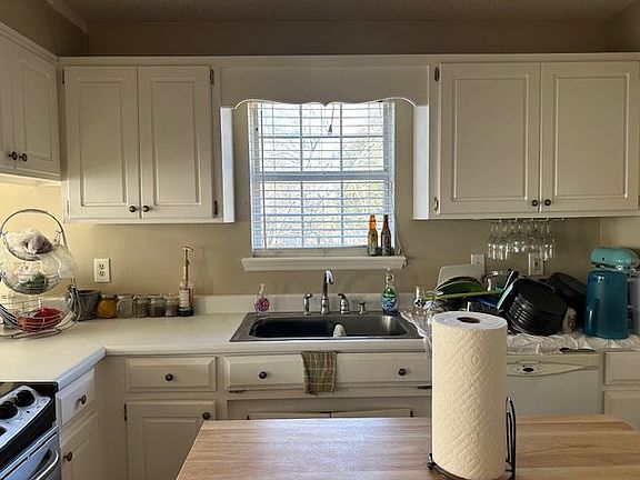 3rd image of 4188 Hamilton Cir