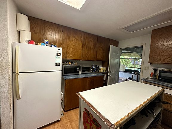 3rd image of 16-1909 36th Ave