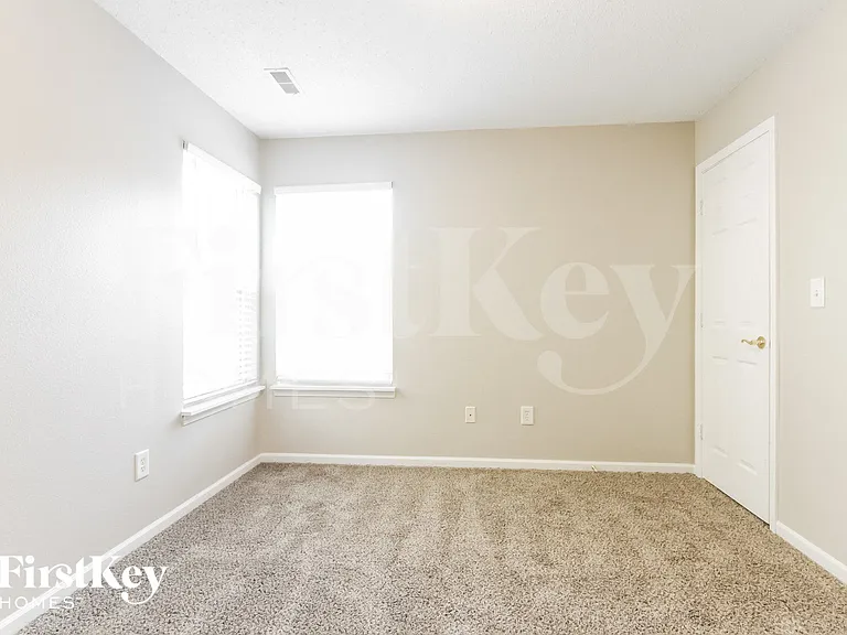 7126 Parklake Pl — Photo 10